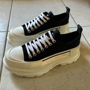 Alexander Mcqueen tread slick lows lace up sneakers